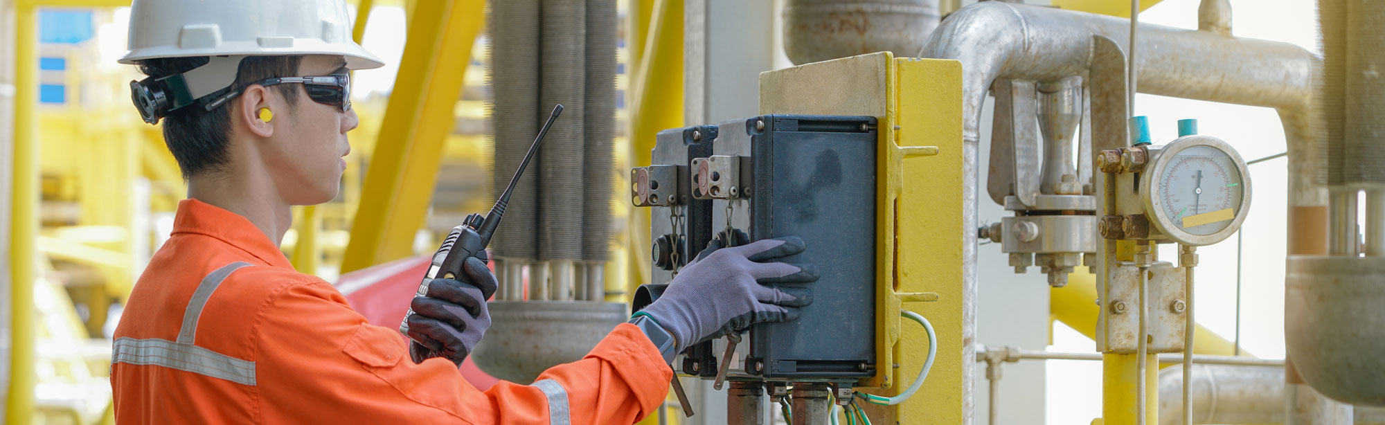 Lloyd's Electronics - Home 4